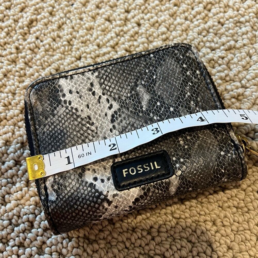 Fossil Women’s Evelyn Zip Bifold Python, Faux Leather, Grey - Picture 3 of 8